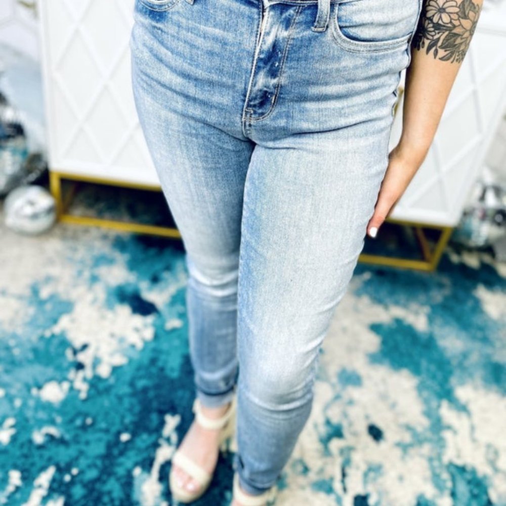 Judy Blue"s Relaxed Fit Jean